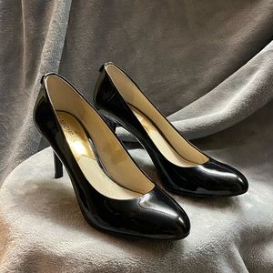 Women’s size 8.5 black patent leather Michael Kors pumps